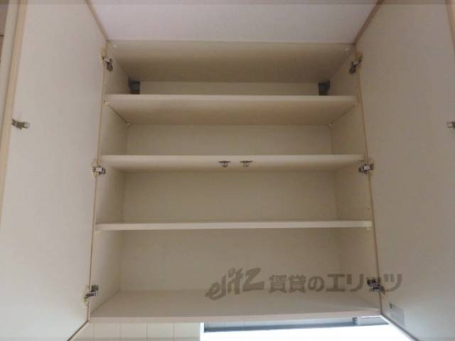 収納　キッチン上段