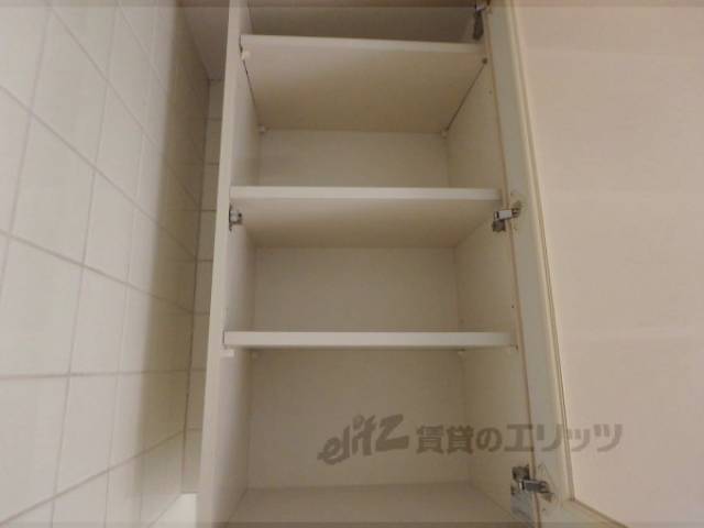 収納　キッチン上段