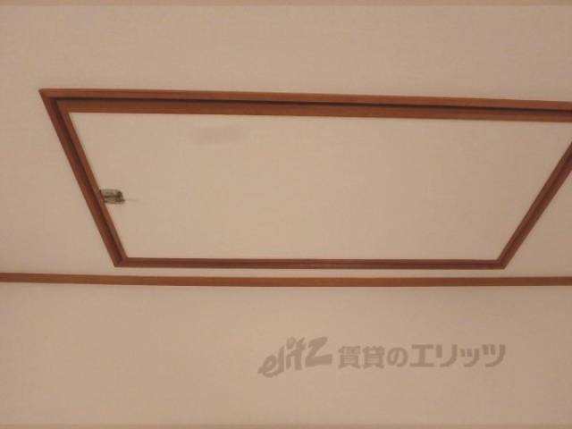 天井裏梯子収納場所