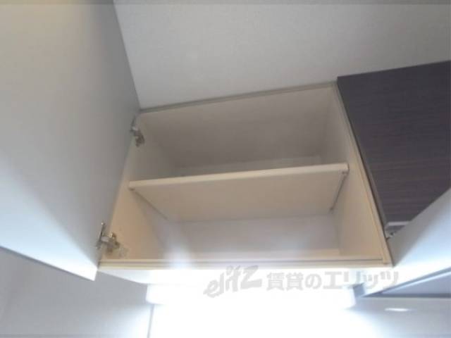 キッチン　キッチン上部収納　上にも収納あります