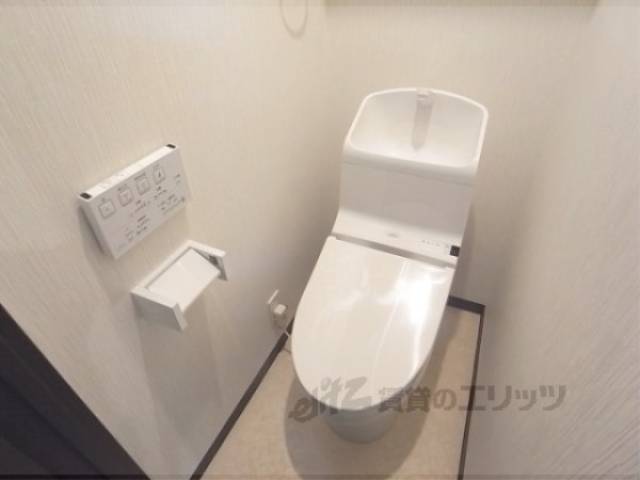トイレ　洗浄機能付きです