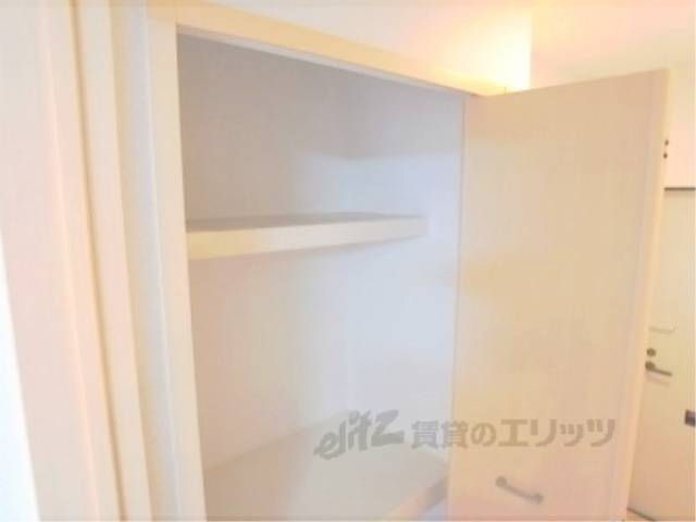 収納　廊下にある収納スペースです。