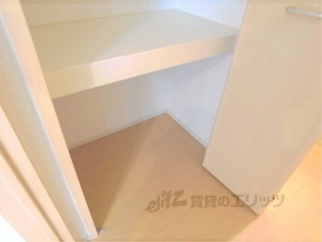 収納　廊下にある収納スペースです。