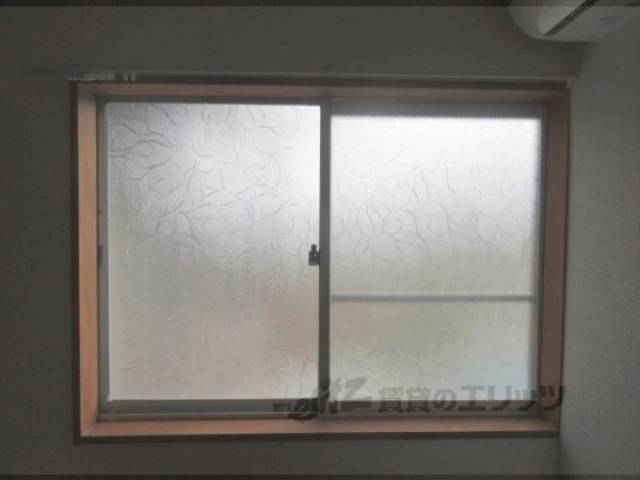 洋室　南側窓　２階