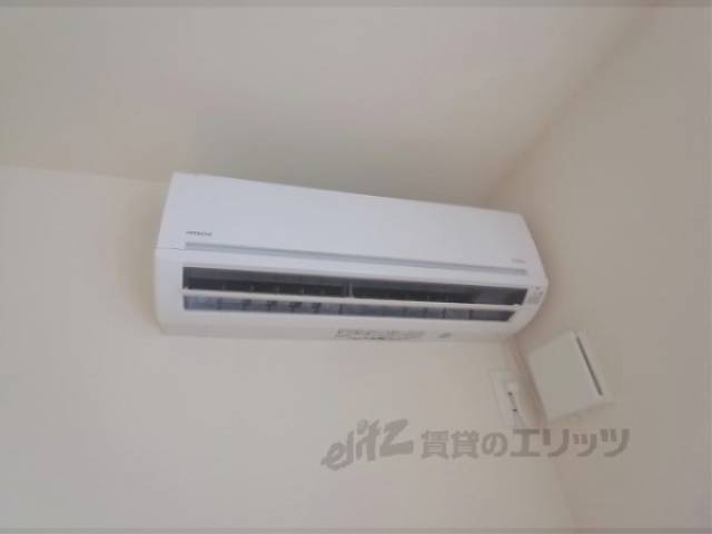 エアコン　洋室に一基付いています