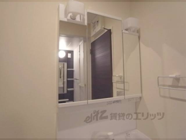 洗面所　大きい鏡付いています