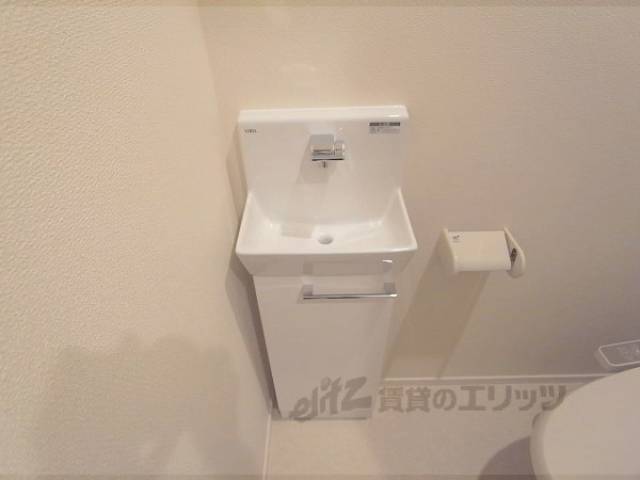 トイレ　手洗い場もしっかりあります