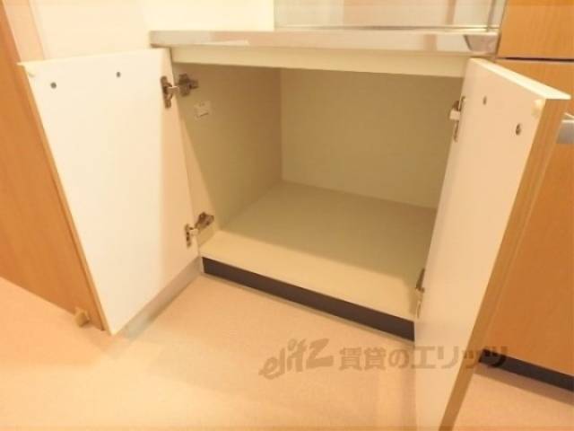給湯器リモコン　キッチン下収納