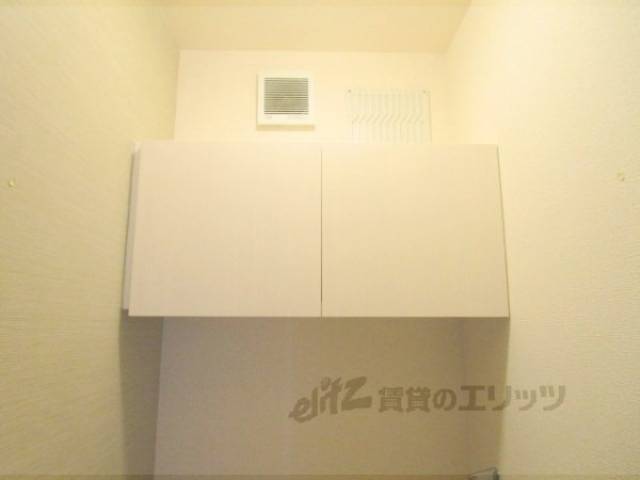 トイレ　上部収納