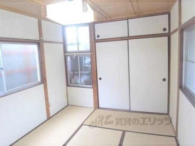 和室　3面に窓があります。