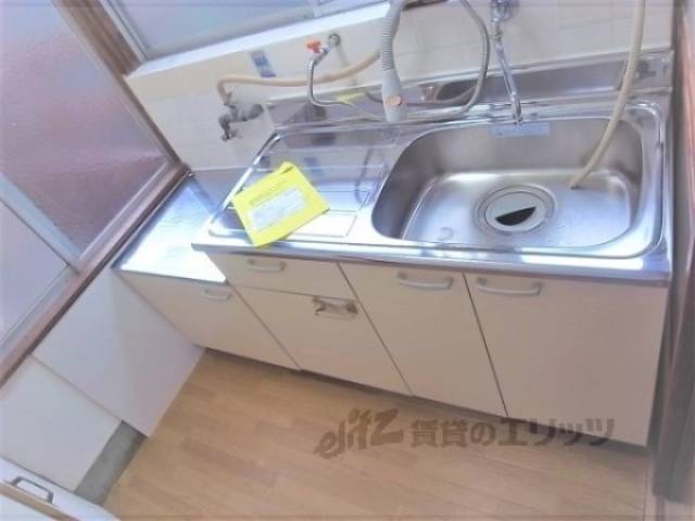 キッチン　広いスペースのキッチンです。