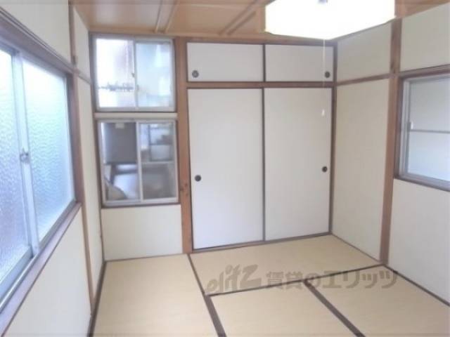 和室　3面に窓があります。