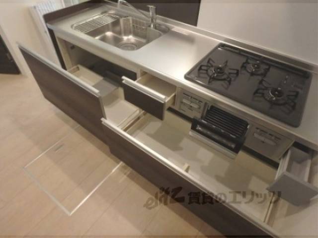 キッチン　収納力の高い使いやすいキッチンですね