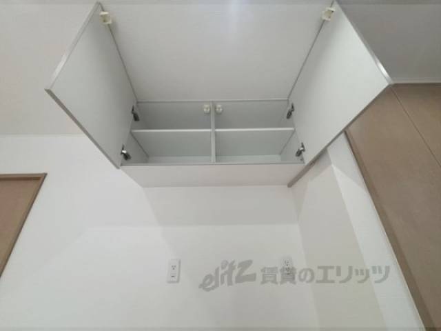 収納　キッチン側