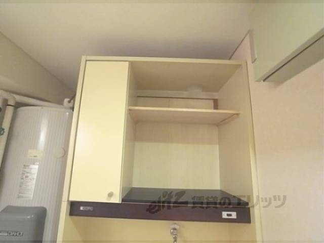 収納　洗濯機上部