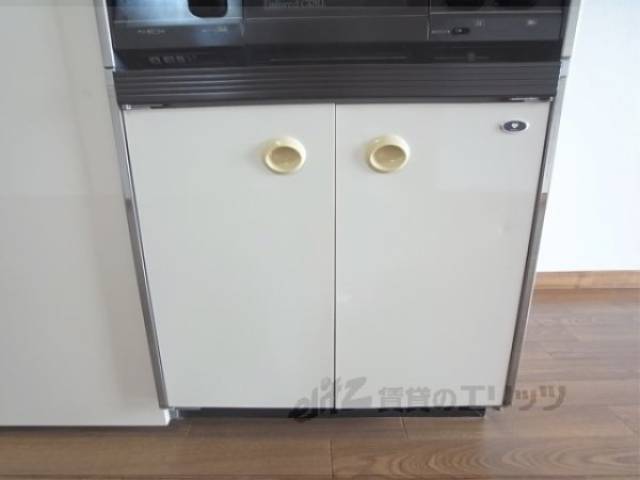 収納　コンロ下