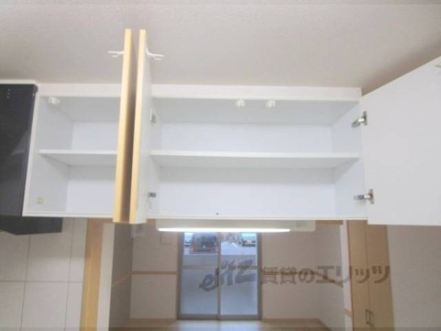 キッチン　上収納