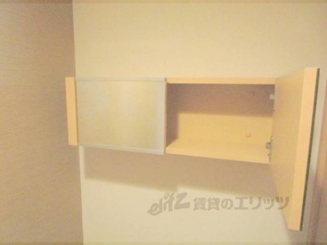 トイレ　上収納