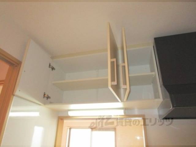 キッチン　上段収納