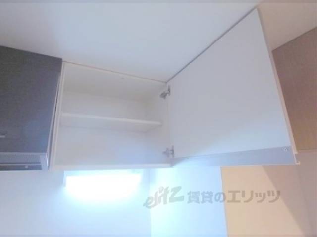 キッチン　(上部収納)