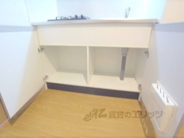 キッチン　(下部収納)