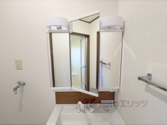 洗面所　三面鏡