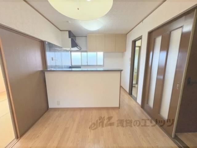 洋室　ダイニングキッチン