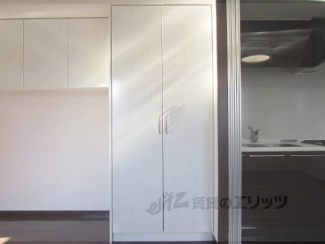 洋室　収納