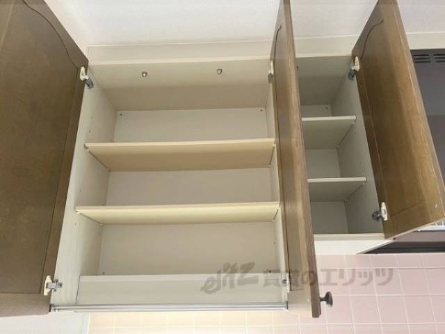 キッチン　上部収納