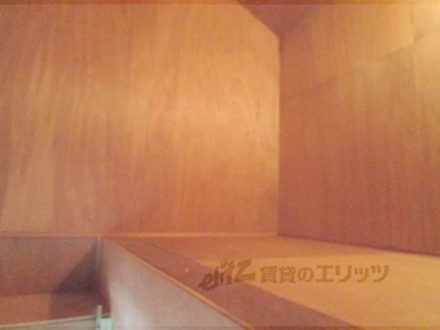 屋根裏収納