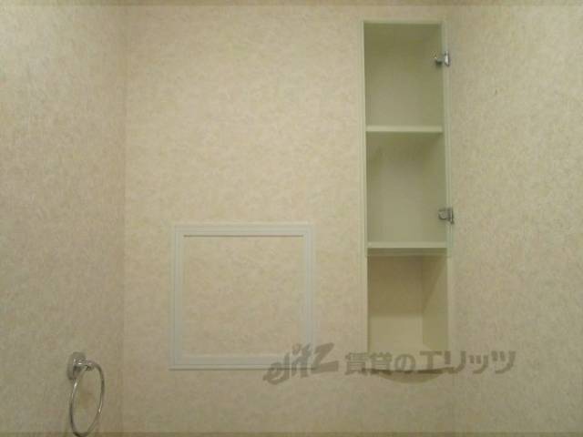 トイレ　上部収納