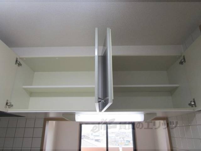 キッチン　上部収納