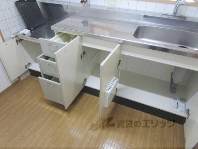 キッチン　下部収納