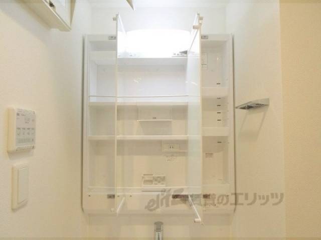 洗面台上部収納