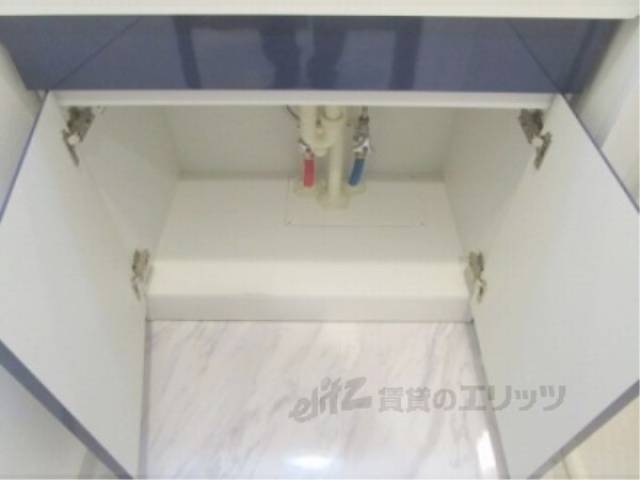 洗面所　下部収納