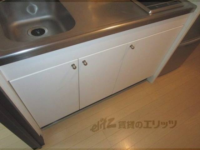 収納　キッチン台下
