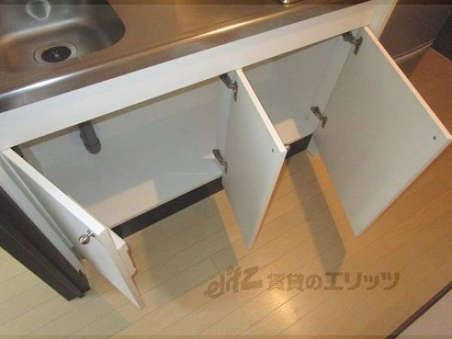収納　キッチン台下