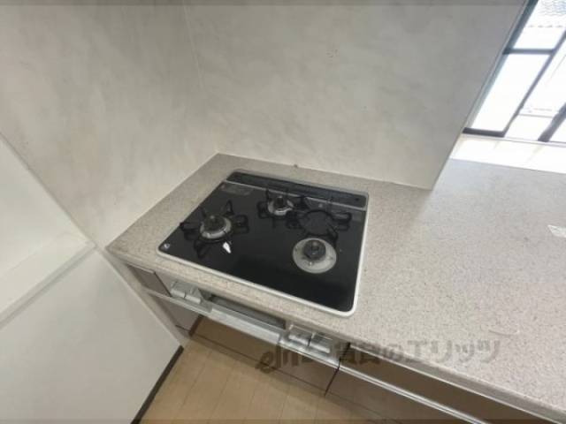 キッチン　三口コンロ