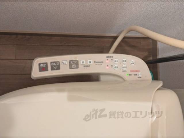 トイレ　洗浄機能付き便座