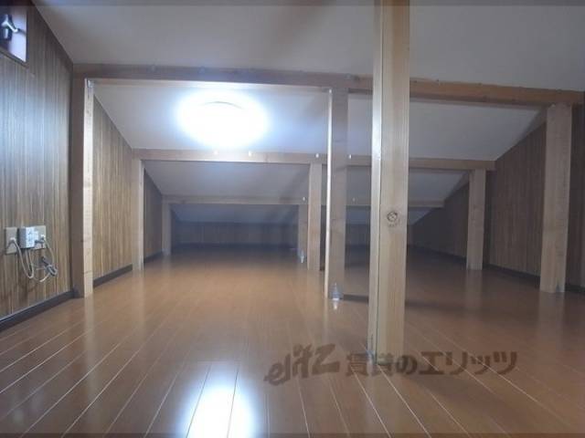 屋根裏収納