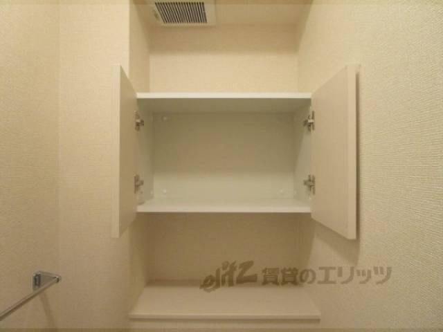 トイレ　上収納