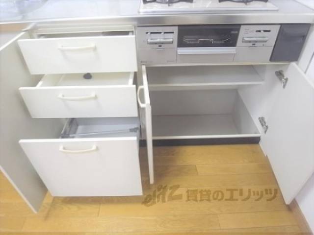 キッチン　下部収納