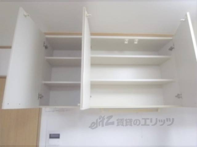 キッチン　上部収納