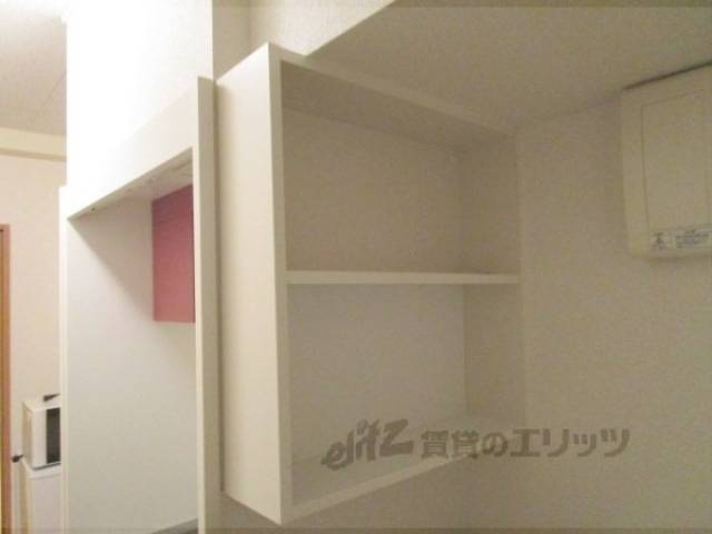 収納　洗濯機上