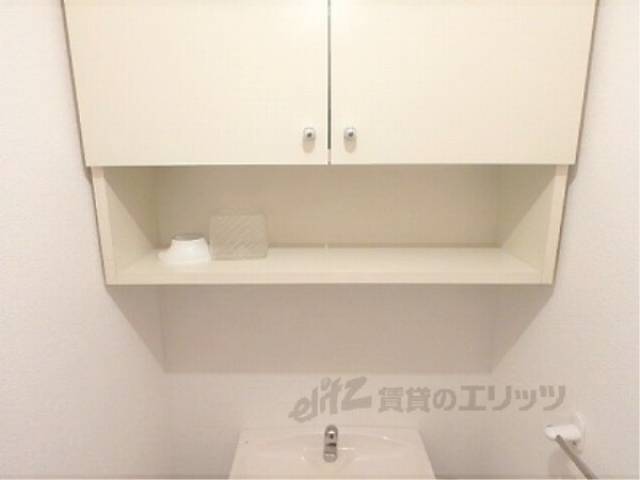 トイレ　トイレ上収納