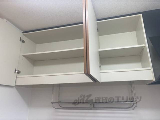 キッチン　上部収納