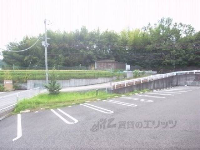 眺望　敷地内駐車場に面してます。