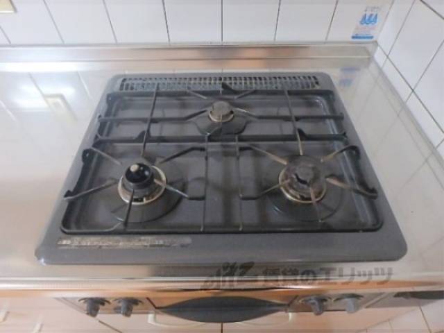 キッチン　コンロ　3口コンロです。