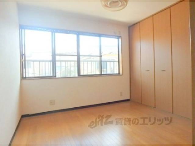 洋室　陽が良く入ります。