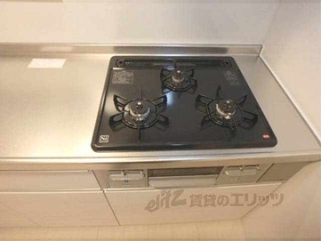 キッチン　ガス3口コンロ